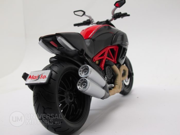 Модель мотоцикла Ducati Diavel Carbon 1:12