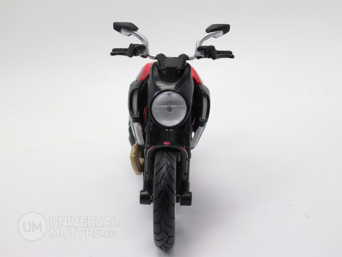 Модель мотоцикла Ducati Diavel Carbon 1:12