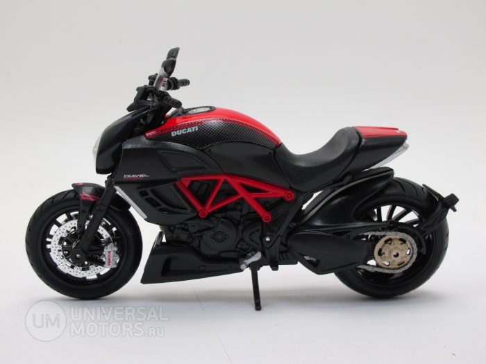 Модель мотоцикла Ducati Diavel Carbon 1:12